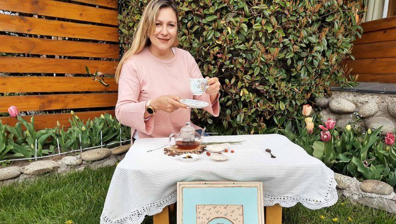 Magal&iacute; Cassano&nbsp;empez&oacute; a vender t&eacute; por Internet cuando se qued&oacute; sin su empleo en el petr&oacute;leo.&nbsp;Foto: Rodolfo Ram&iacute;rez.