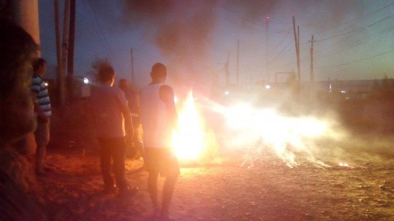 Vecinos cortarán la Autovía pidiendo por la luz en el barrio
