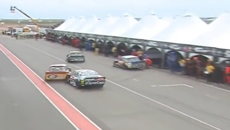 Video: el choque de Mazzacane en boxes y el retraso de Canapino