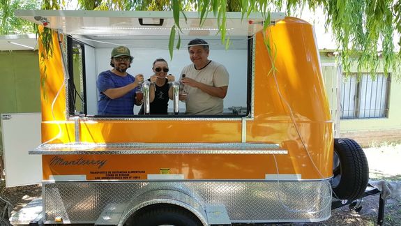 Il carro mato comienza a rodar con las cervezas y la locura linda de amigos