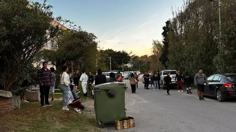 El cadáver del chef asesinado en Pinamar tenía más de 40 puñaladas en el tórax, la cabeza y la espalda y un fuerte golpe en la cabeza. Foto: NA. El cadáver del chef asesinado en Pinamar tenía más de 40 puñaladas en el tórax, la cabeza y la espalda y un fuerte golpe en la cabeza. Foto: NA.