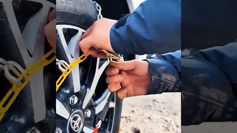 La Policía de Neuquén publicó un tutorial de cómo poner cadenas de nieve.