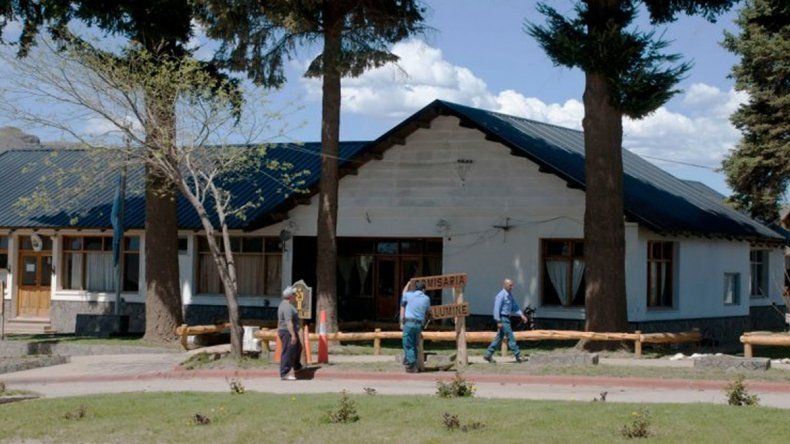 Aluminé: un adolescente amenazó a los docentes con matarlos, allanaron su casa y encontraron un arma