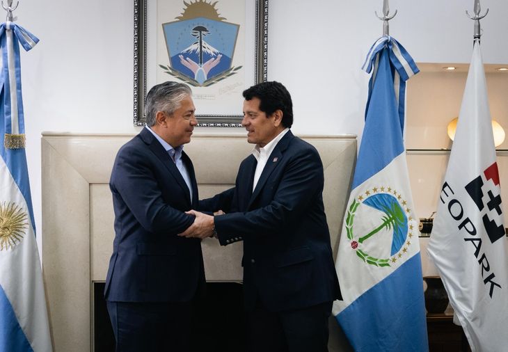 El gobernador Rolando Figueroa recibió al CEO de Geoipark, Felipe Bayón. El gobernador Rolando Figueroa recibió al CEO de Geoipark, Felipe Bayón.