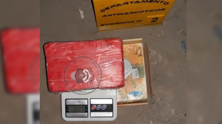 Los demoraron con tres kilos de marihuana, un kilo de cocaína y 20 mil pesos