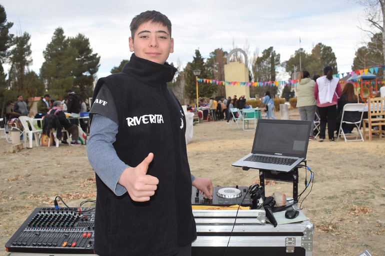 Lucas, el DJ adolescente que todos quieren en las fiestas