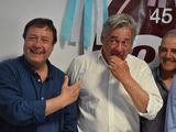 El gobernador Weretilneck junto al presidente de la SRA, Nicolás Pino...bromas, abrazos y reclamos a Nación.