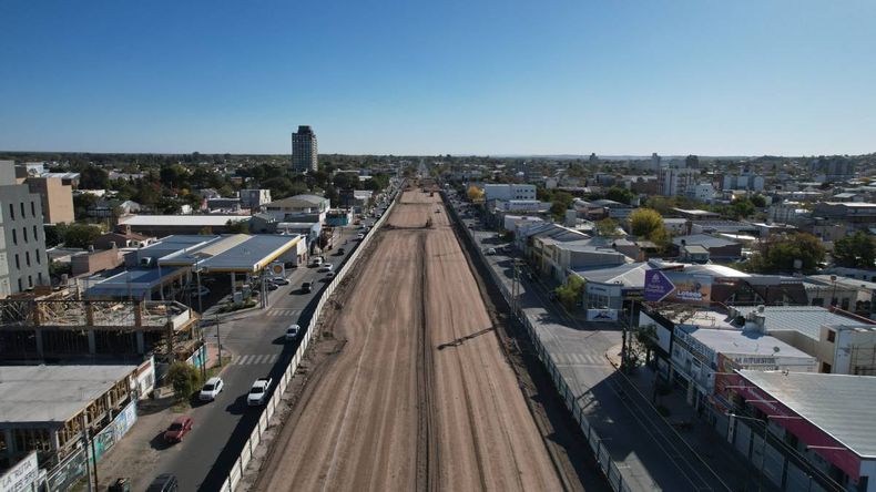 Los trabajos se realizan sin descanso en la Avenida Mosconi. | LM Neuquen Los trabajos se realizan sin descanso en la Avenida Mosconi.