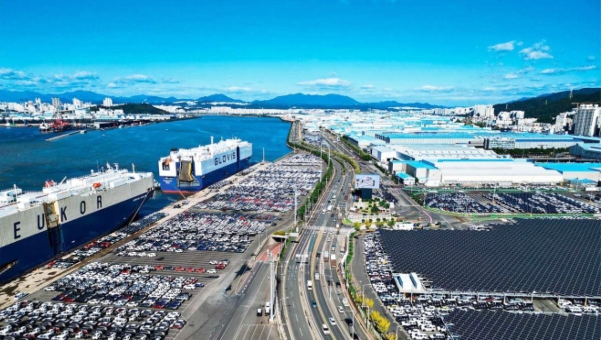 Vista de la imponente planta de Hyundai en Ulsan, Corea del Sur.&nbsp;