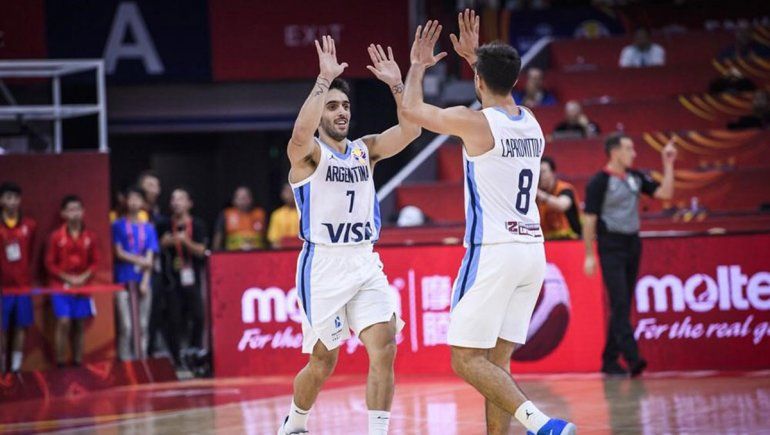 El show de Campazzo: triples sobre la chicarra y pases mágicos en la victoria argentina