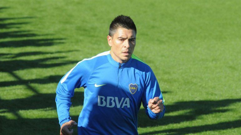 Paolo Goltz aportó su experiencia en la zaga central del líder.