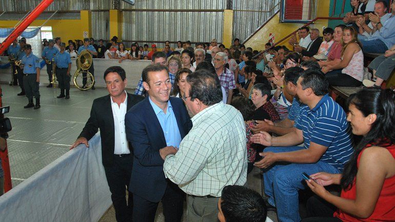 Gutiérrez participó ayer del acto por un nuevo aniversario de la localidad de Picún Leufú.