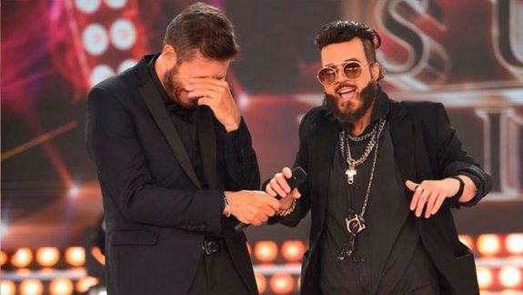 bredice se vistio de maluma y el jurado la destrozo