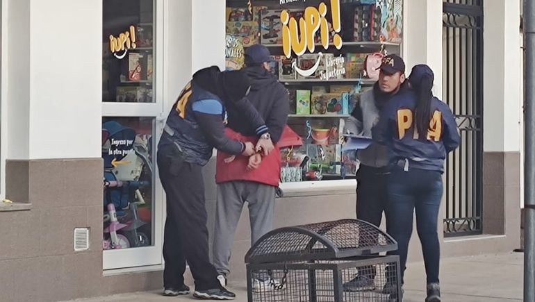 Detuvieron a una persona en la vía pública con grandes cantidades de droga.