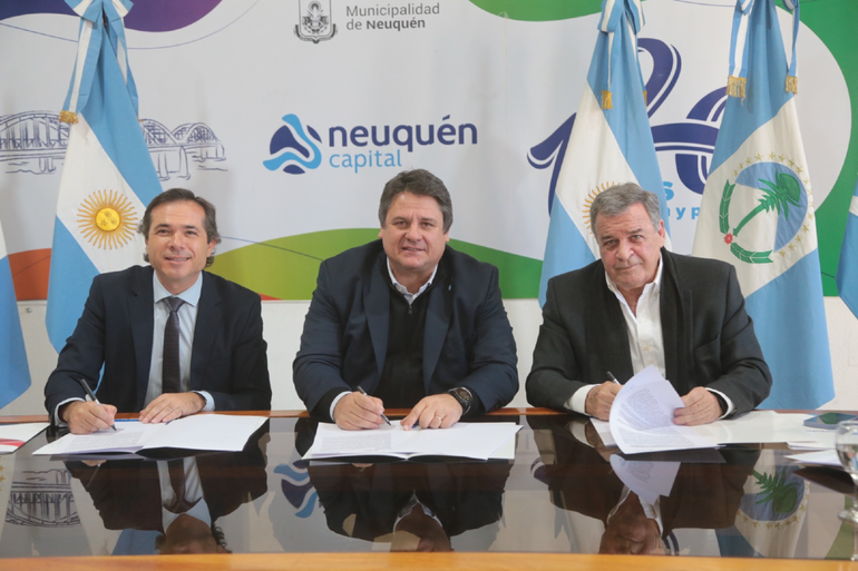 La firma del convenio entre la Municipalidad de Neuquén y el Ministerio Público Fiscal.
