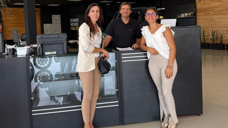 Funcionarios municipales se reúnen con frentistas de avenida Mosconi. | LM Neuquen Funcionarios municipales se reúnen con frentistas de avenida Mosconi.