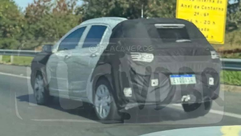 El SUV del Chevrolet Onix, fotografiado en pruebas con camuflaje realizadas en Brasil. Foto: Placa Verde. El SUV del Chevrolet Onix, fotografiado en pruebas con camuflaje realizadas en Brasil. Foto: Placa Verde.