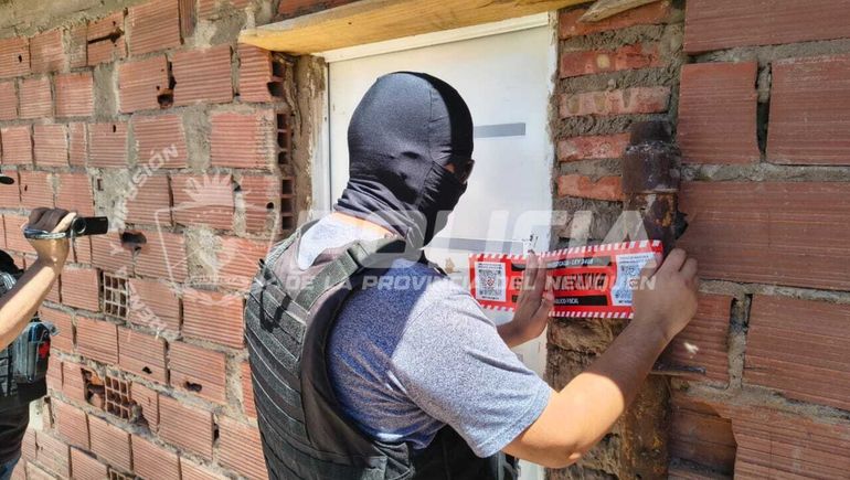 Policía volvió a allanar y clausurar un kiosco narco en Plaza Huincul