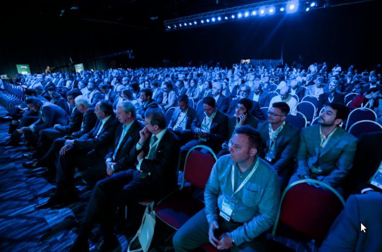 Los empresarios siderúrgicos más importantes de la región se reunen en el Hotel Hilton de Puerto Madero en Buenos Aires Los empresarios siderúrgicos más importantes de la región se reunen en el Hotel Hilton de Puerto Madero en Buenos Aires