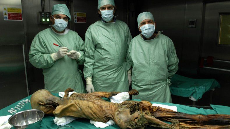 La momia mejor conservada de la historia fue encontrada en Italia, cuando el calentamiento global derritió el glaciar donde estaba desde el 3300 a.C.