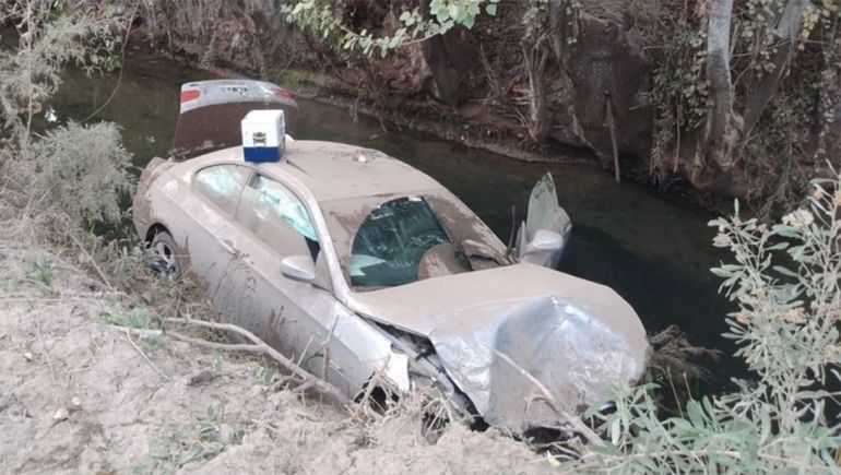 Destruyó su auto de alta gama tras despistar en la Ruta 22