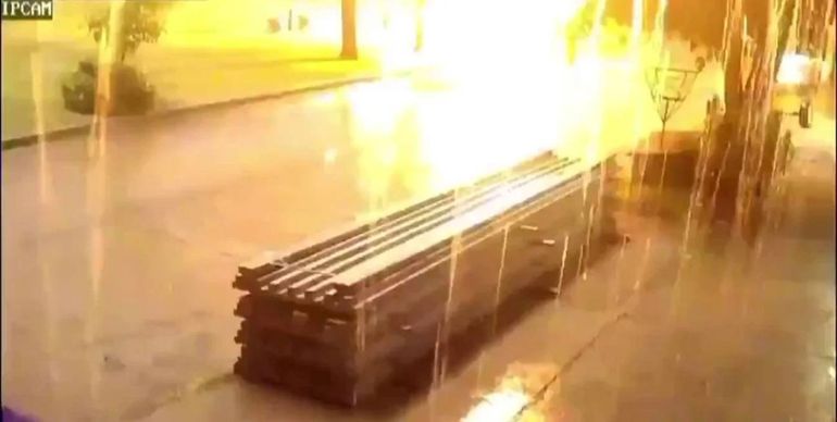 Jonathan Berón fue alcanzado por la descarga eléctrica de un rayo mientras estaba con sus amigos en una plaza en la ciudad de Villa Mercedes