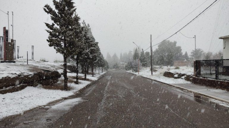 Se largó la nieve en Cutral Co y Plaza Huincul. 