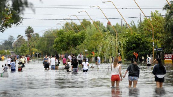 La inundación afectó violentamente a La Emilia, límite entre Bs.As. y Santa Fe.