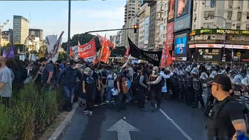 A las 10 de la mañana comienza la movilización desde Salta y Avenida de Mayo al Congreso. A las 10 de la mañana comienza la movilización desde Salta y Avenida de Mayo al Congreso.