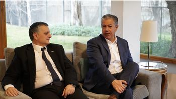 Rolando Figueroa y el presidente de YPF, Horacio Marín. Rolando Figueroa y el presidente de YPF, Horacio Marín.