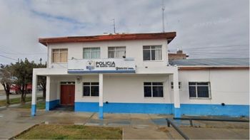 La comisaría de Puerto Deseado, que investiga el ataque a un adolescente. La comisaría de Puerto Deseado, que investiga el ataque a un adolescente.