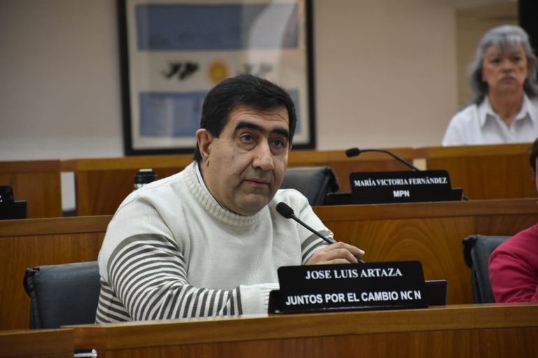 Concejal José Luis Artaza, durante la sesión. Concejal José Luis Artaza, durante la sesión.