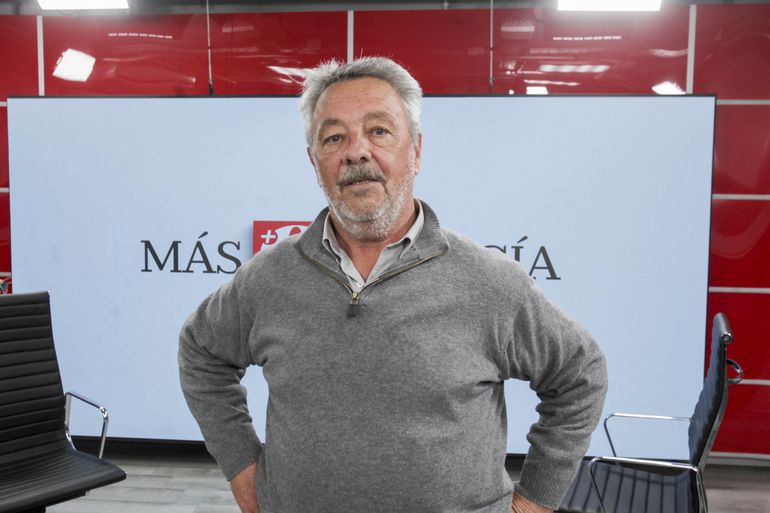 Sobre los reclamos de localidades y comunidades que están solicitando la necesidad de contar con servicios, entre ellos el de gas, Sergio Schroh indicó que “en los últimos 15 años, desde que administramos Hidrocarburos del Neuquén, existe una planificación y se priorizaron las localidades que tenían determinada cantidad de usuarios Sobre los reclamos de localidades y comunidades que están solicitando la necesidad de contar con servicios, entre ellos el de gas, Sergio Schroh indicó que “en los últimos 15 años, desde que administramos Hidrocarburos del Neuquén, existe una planificación y se priorizaron las localidades que tenían determinada cantidad de usuarios