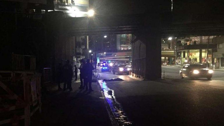 Dos hinchas de River murieron al caer de un tren cuando iban al Monumental