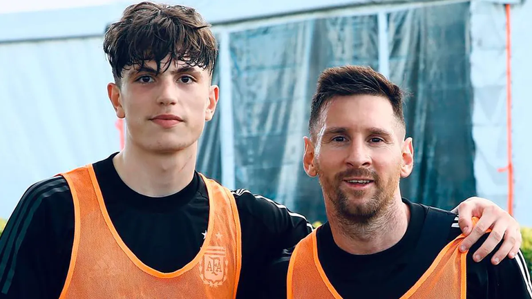 Alejandro Garnacho y Lionel Messi.
