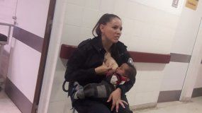 La imagen del gesto de la agente Celeste Ayala se viralizó enseguida.