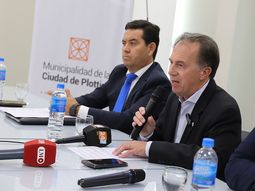 Tras los allanamientos y varios días, Luis Bertolini, salió a dar una conferencia de prensa. Tras los allanamientos y varios días, Luis Bertolini, salió a dar una conferencia de prensa.