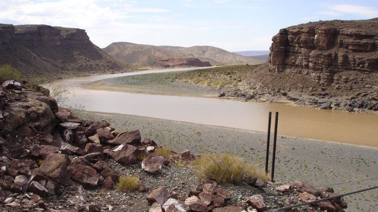 La construcción de la represa sobre el río Neuquén quedó a la espera de lo que suceda el domingo que viene con la elección a presidente.