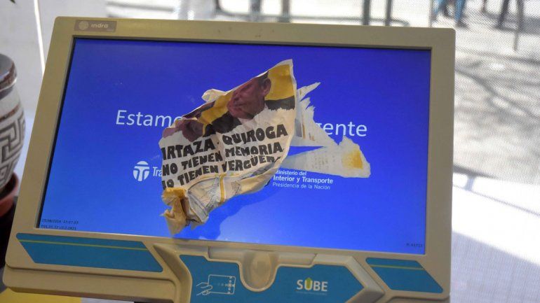 ATE se metió de prepo al edificio municipal y arrojó panfletos contra Quiroga y Artaza. Piden frenar el traspaso municipal a las obras sociales privadas.