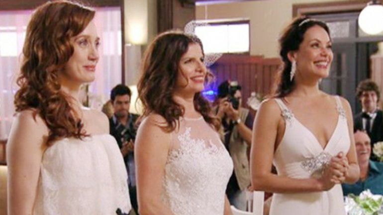 En la telenovela Avenida Brasil también se casaron tres mujeres.