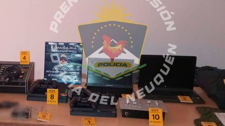 En los allanamientos, la Policía logró recuperar los valiosos objetos sustraídos. En los allanamientos, la Policía logró recuperar los valiosos objetos sustraídos.