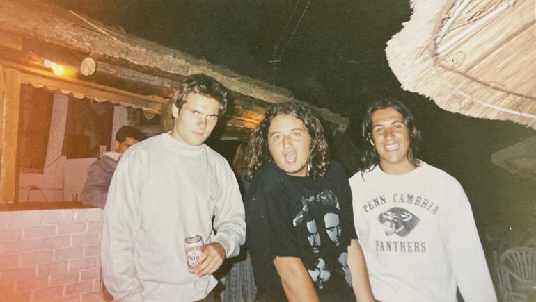 Ale Zubak (abogado), Martín Villalba (artista plástico), Lucho Perata, firmes habitué de El Jamaiquino durante la década del '90.