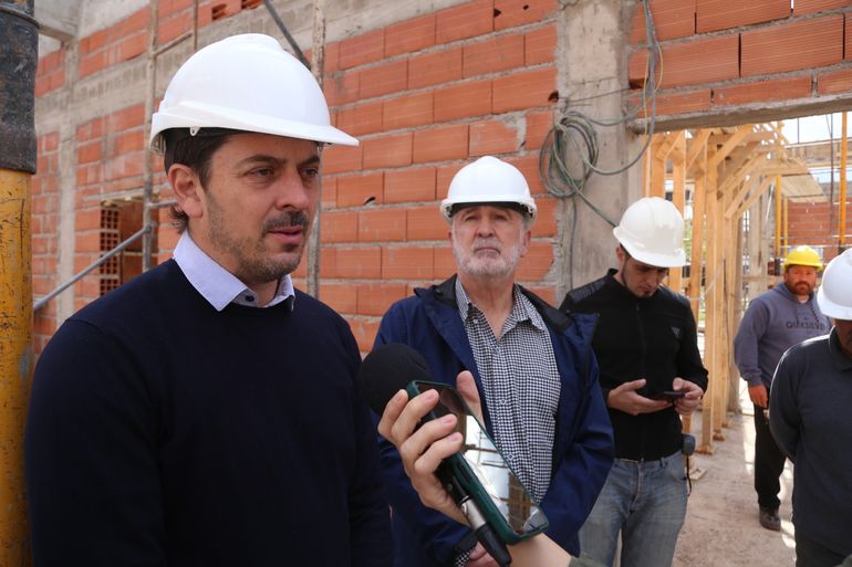 Gastón Contardi, coordinador de la Unidad de Gestión Municipal, en la obra del IMPS. Gastón Contardi, coordinador de la Unidad de Gestión Municipal, en la obra del IMPS.