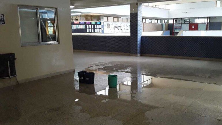 Docentes de la Escuela San Martín advierten peligro por falencias edilicias