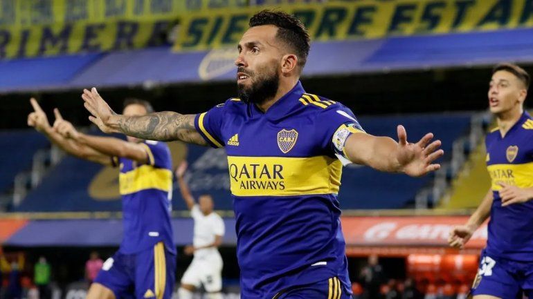 De la mano de Tevez, Boca venció al Santos, sigue firme y se ilusiona