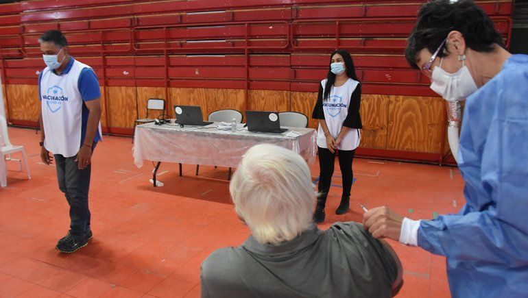 Vacunas: se retoman hoy las aplicaciones a mayores de 60