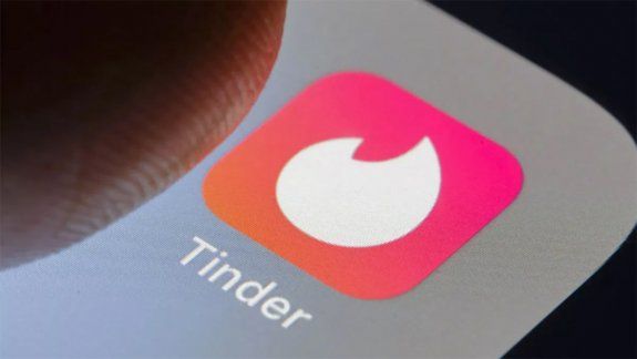 Lo conoció por Tinder