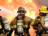 Bomberos apagaron el incendio que había provocado un joven en la propiedad de la madre. 