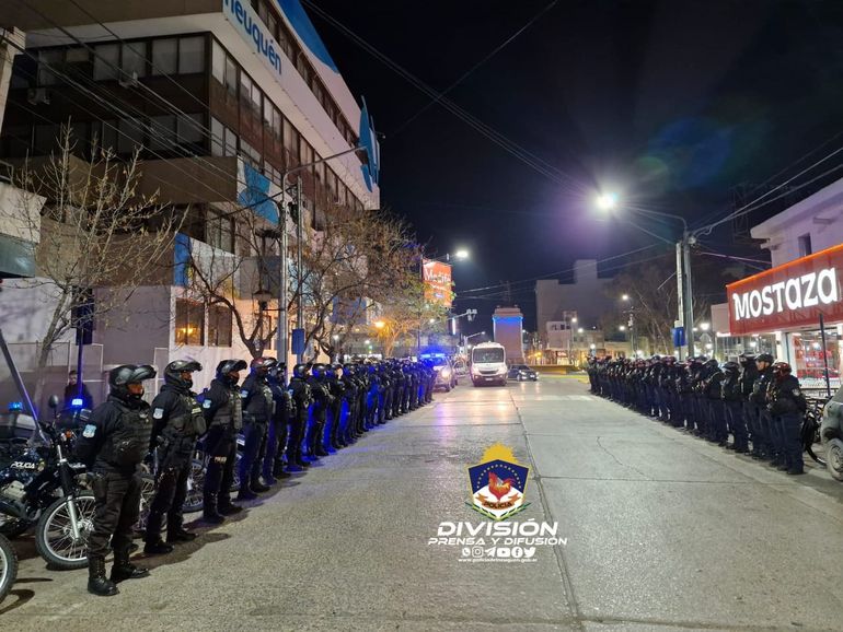 El operativo de seguridad contó con alrededor de 150 efectivos y se extendió hasta minutos después de las 4 de la madrugada. El operativo de seguridad contó con alrededor de 150 efectivos y se extendió hasta minutos después de las 4 de la madrugada.