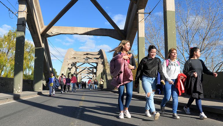 Organizaciones levantan el piquete sobre los puentes carreteros y vuelven el miércoles